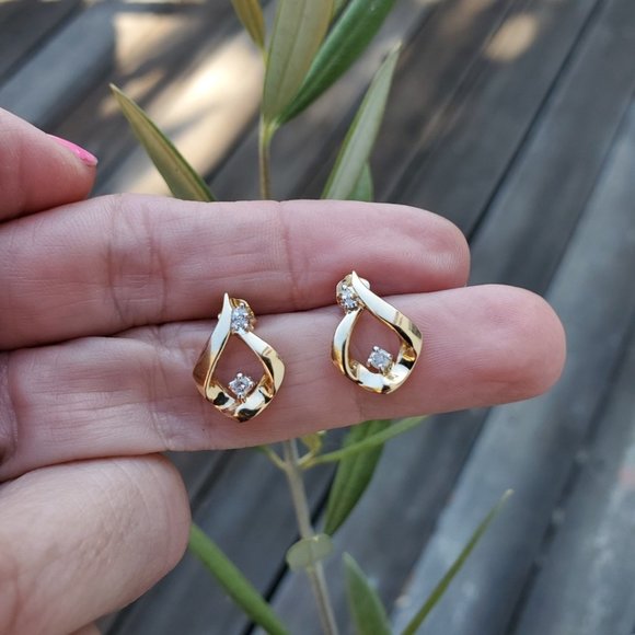 14K Gold Diamond Stud Earrings - Picture 1 of 2